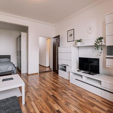 Cozy Apartment In Ruzinov Bratislava Ngoại thất bức ảnh